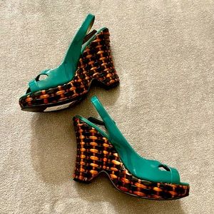 Le Due by Forina D’Orsay patent green and wood peep toe SZ 7